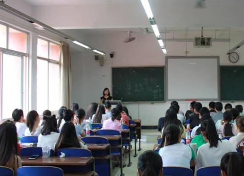 图1 文化创意学院会展教研室主任谢亚可 图1 文化创意学院会展教研室主任谢亚可