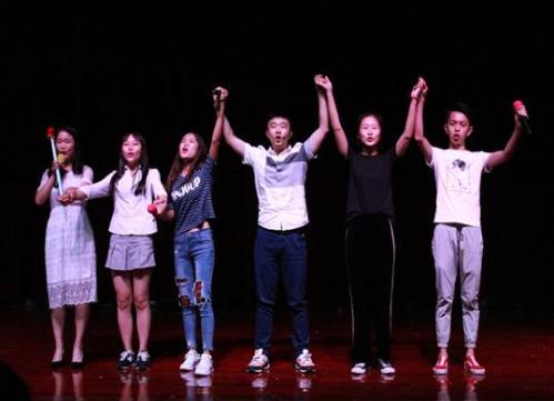 图1 文化创意学院情景剧成员合影 图1 文化创意学院情景剧成员合影