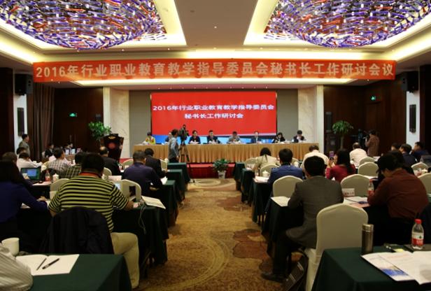 图为4月19日上午主会场文秘专业学生提供现场会议速录 图为4月19日上午主会场文秘专业学生提供现场会议速录
