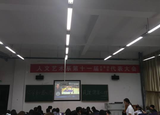 (图2 观看科比退役之战的影片) (图2 观看科比退役之战的影片)