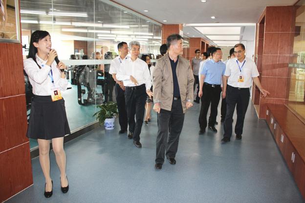 图2 我院领导陪同中央、省市领导观摩职场淑女学堂授课情况 图2 我院领导陪同中央、省市领导观摩职场淑女学堂授课情况