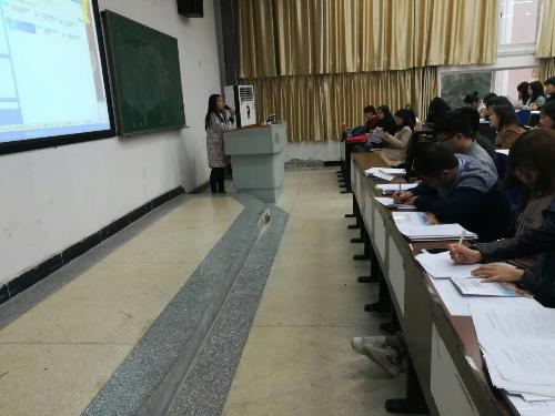 教务干事王莉讲解 教务干事王莉讲解